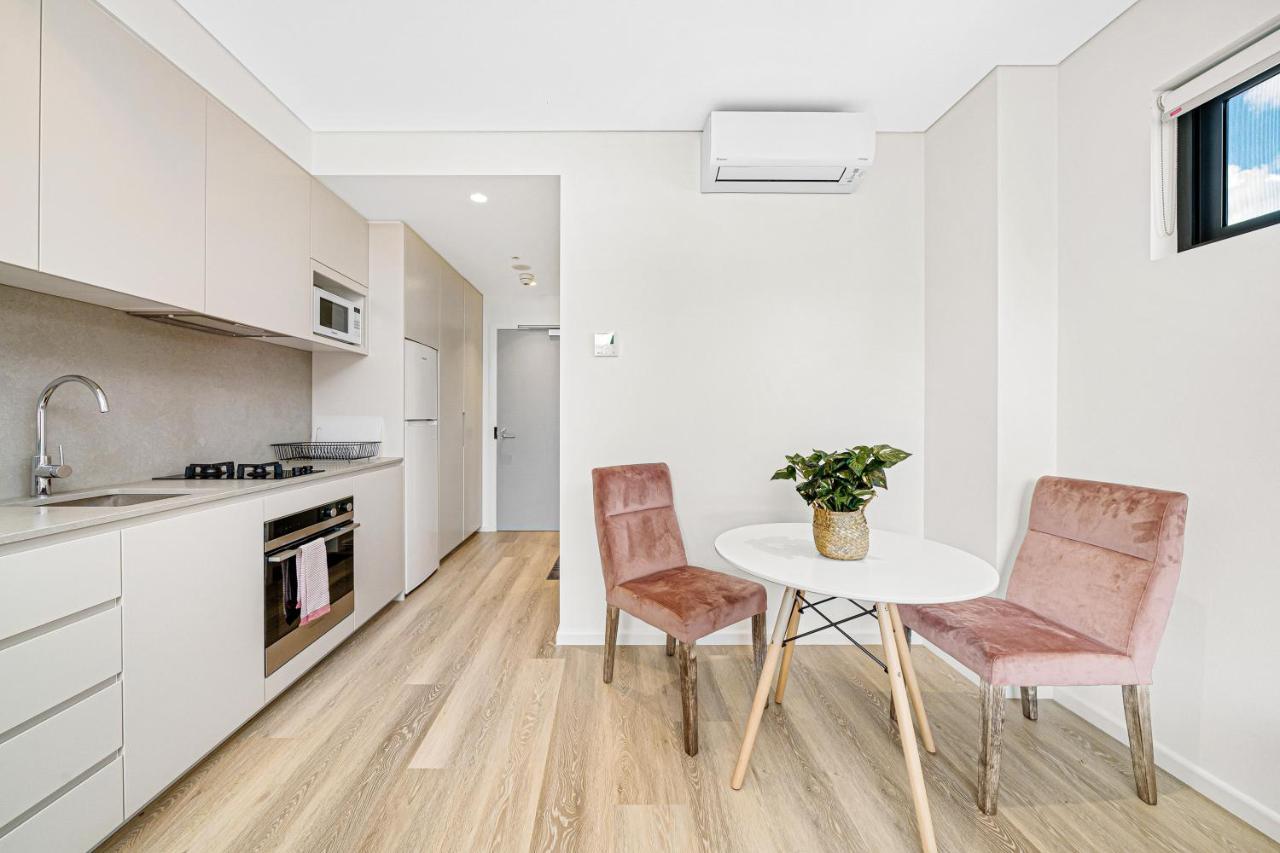 Long Term Studio Apartments/ First Inquiry Only/ No Instant Booking Sydney Buitenkant foto